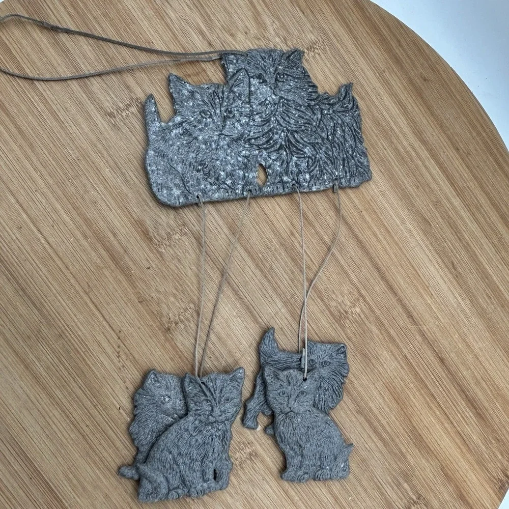 The Unbranded Brand metal cat